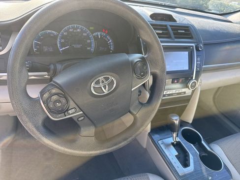 Used 2014 Toyota Camry LE image 9