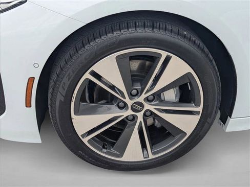 Used 2025 Audi A6 e-tron Premium Plus image 25