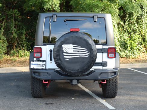 Used 2018 Jeep Wrangler Rubicon AWD/4WD image 8