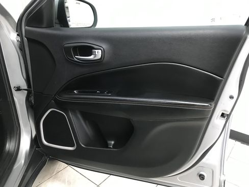 Used 2018 Jeep Compass Latitude w/ Popular Equipment Group FWD image 14