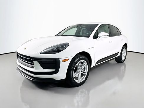 Certified 2022 Porsche Macan AWD/4WD image 1