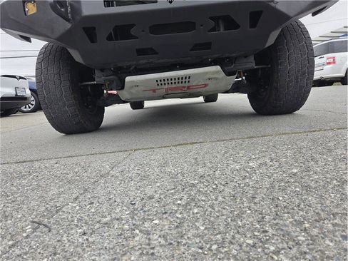 Used 2018 Toyota Tacoma TRD Off-Road w/ Technology Package image 10