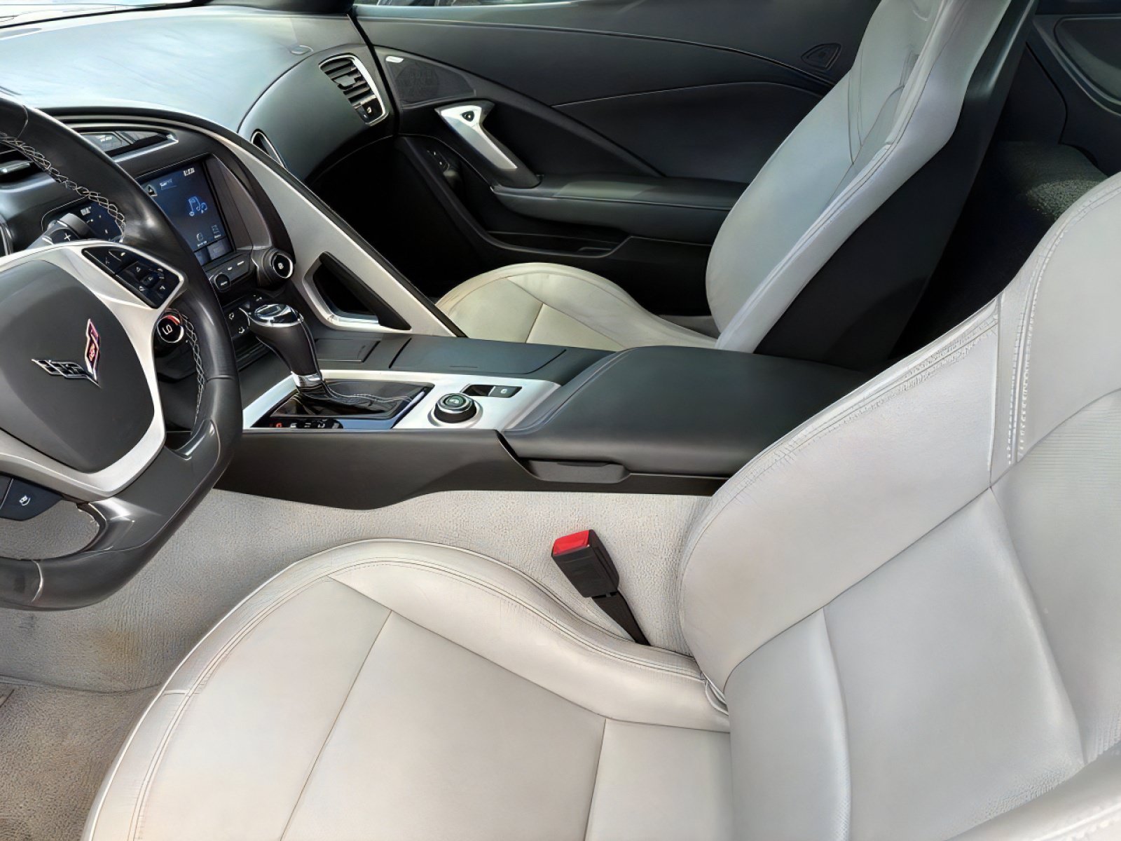 Used 2019 Chevrolet Corvette Stingray Coupe w/ 1LT RWD image 13