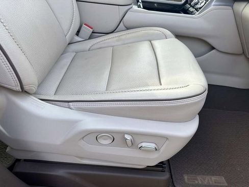 Used 2022 GMC Yukon Denali w/ Denali Premium Package image 14