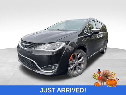 Used 2019 Chrysler Pacifica Limited w/ Tire & Wheel Group