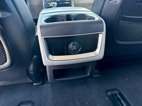 Used 2023 Kia Carnival LX FWD image 14