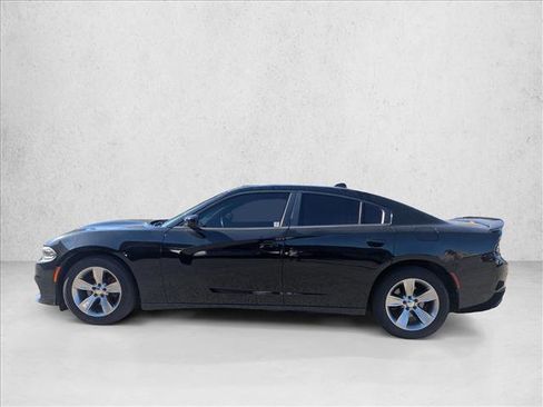 Used 2016 Dodge Charger SXT image 9