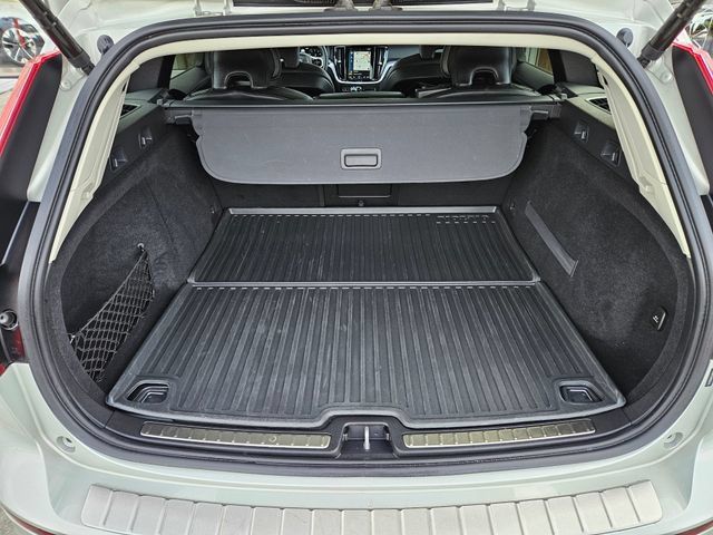 Used 2020 Volvo V60 T5 Cross Country w/ Protection Package Premier AWD/4WD image 11