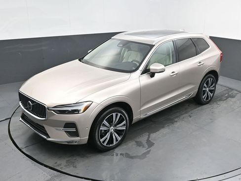 Certified 2023 Volvo XC60 B5 Plus AWD/4WD image 23