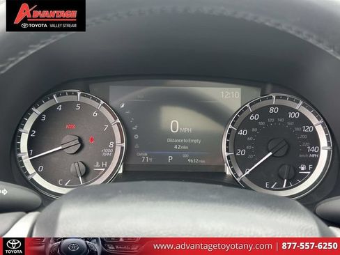 Used 2024 Toyota Highlander XLE AWD/4WD image 33