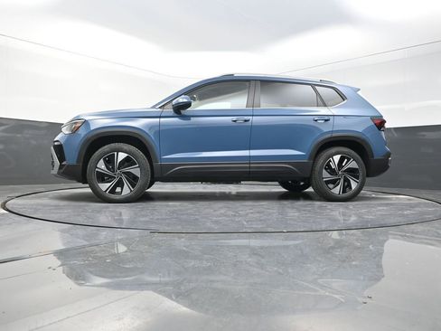 New 2026 Volkswagen Taos SE image 21