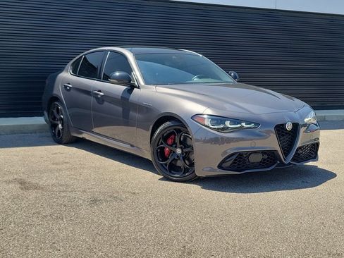 Used 2024 Alfa Romeo Giulia Veloce AWD/4WD image 2