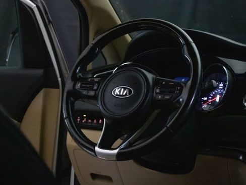 Used 2018 Kia Sedona SX Limited image 14