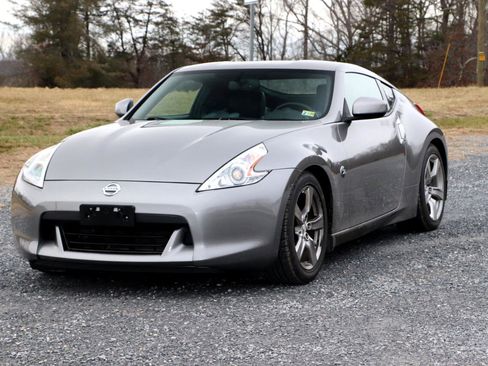 Used 2010 Nissan 370Z Touring image 14
