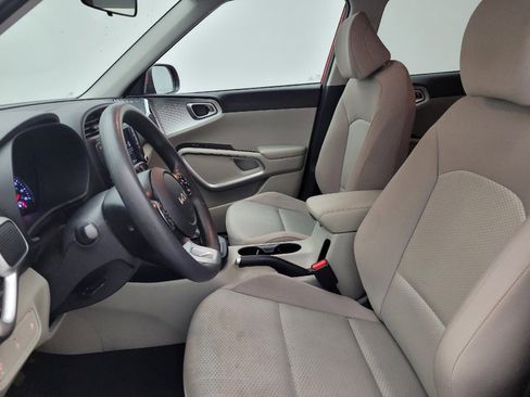 Used 2022 Kia Soul LX image 17