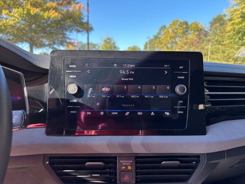 Used 2025 Volkswagen Jetta SE image 21