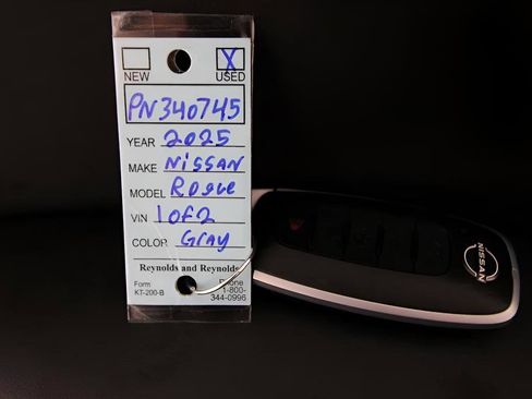 Used 2025 Nissan Rogue SL w/ Tech Package image 22