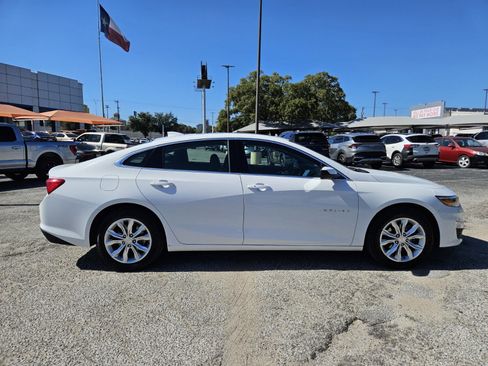 Used 2024 Chevrolet Malibu LT image 2