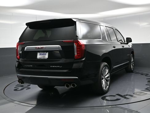 Used 2021 GMC Yukon XL Denali w/ Denali Premium Package AWD/4WD image 9
