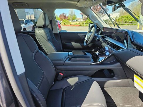 New 2025 INFINITI QX80 Pure image 5