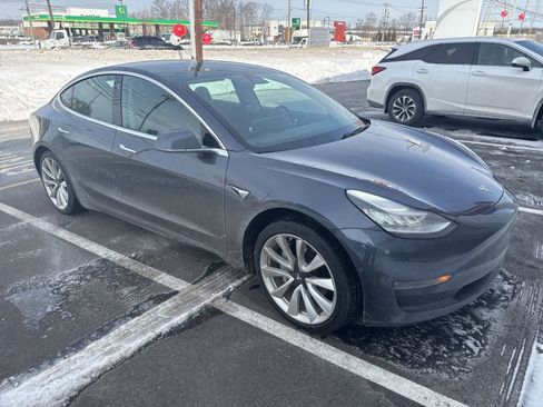 Used 2019 Tesla Model 3 Standard Range Plus image 2