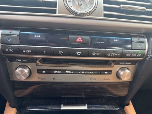 Used 2013 Lexus LS 460 w/ Comfort Pkg image 23