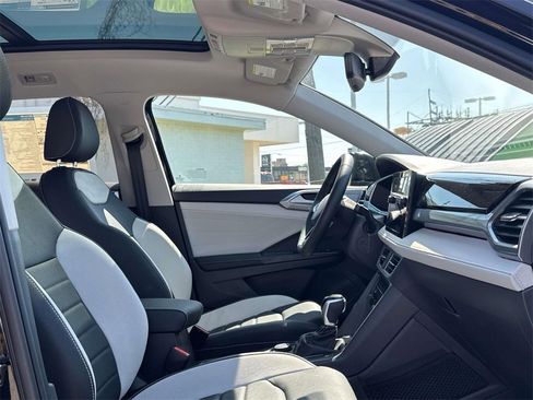 Used 2025 Volkswagen Taos SEL image 10