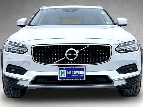 Used 2021 Volvo V90 T6 Cross Country image 2