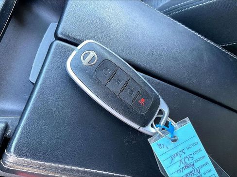 Used 2023 Nissan Rogue SV FWD image 11