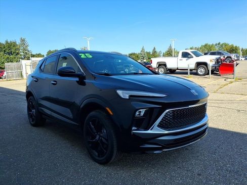 Used 2025 Buick Encore GX Sport Touring w/ Comfort Package image 3