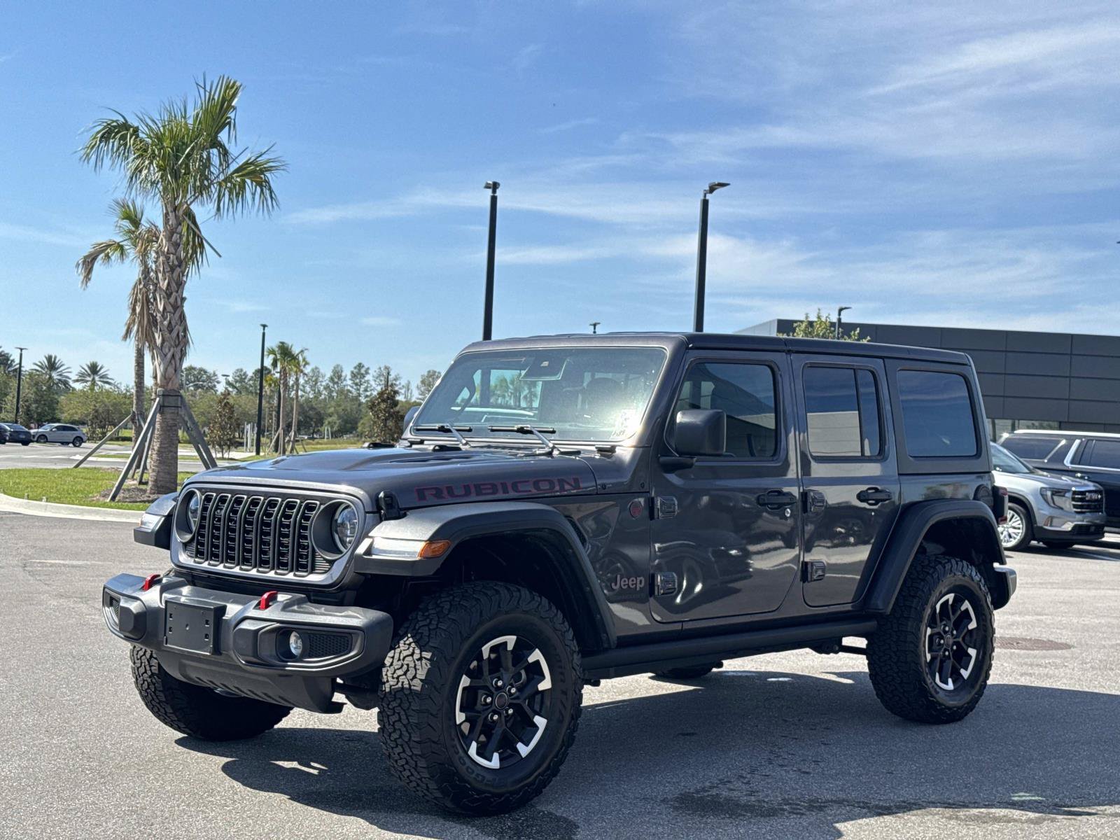 Used 2025 Jeep Wrangler Unlimited Rubicon w/ Convenience Group AWD/4WD image 7