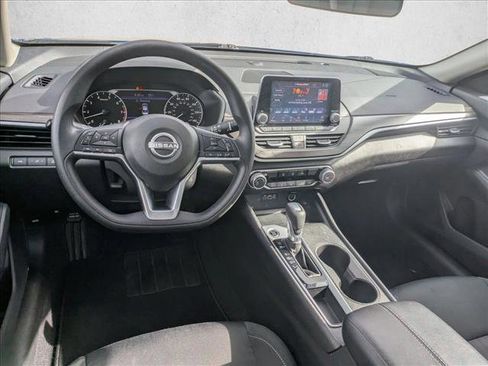 Used 2025 Nissan Altima 2.5 SV image 15