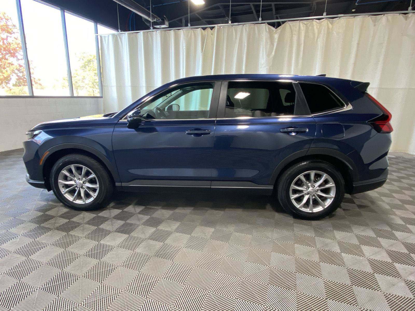 Used 2025 Honda CR-V EX image 4
