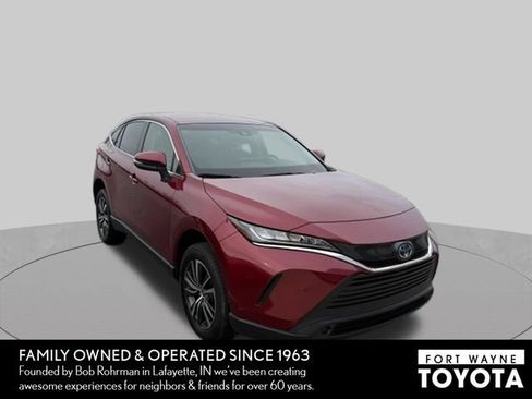 Used 2022 Toyota Venza LE AWD/4WD image 3