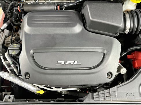 Used 2019 Chrysler Pacifica Touring-L w/ Advanced Safetytec Group FWD image 34
