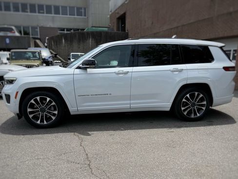 Used 2022 Jeep Grand Cherokee L Overland w/ Advanced Protech Group III AWD/4WD image 14