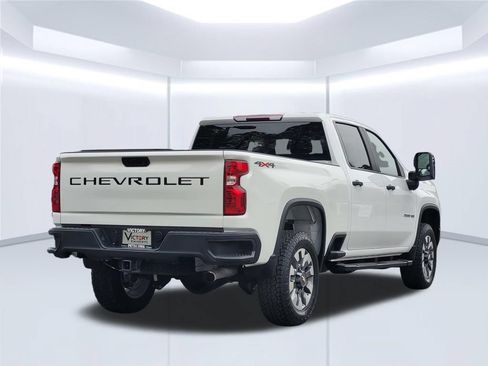 Used 2022 Chevrolet Silverado 2500 Custom w/ Custom Value Package AWD/4WD image 5