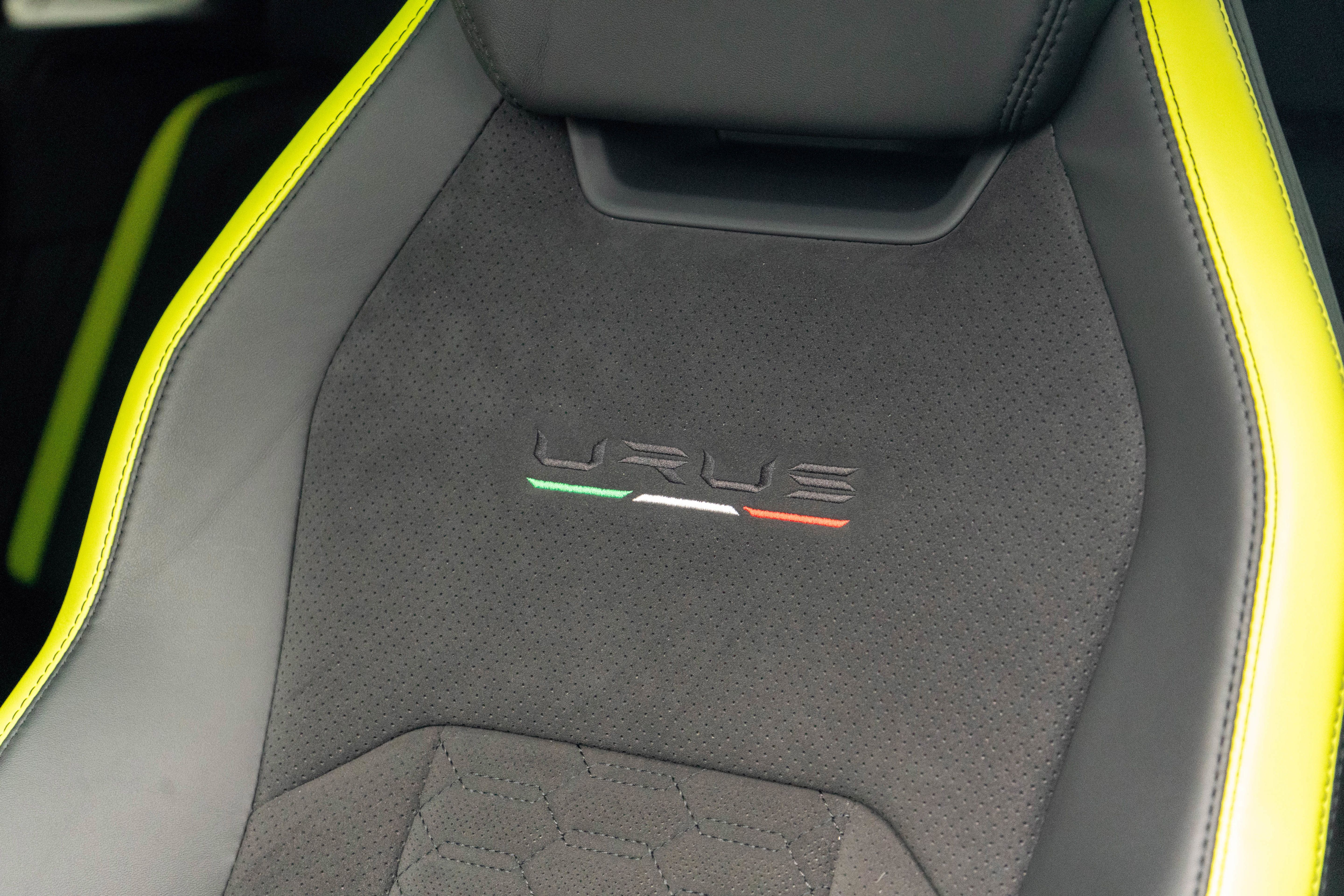 Used 2021 Lamborghini Urus AWD/4WD image 11