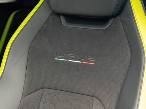 Used 2021 Lamborghini Urus AWD/4WD image 11