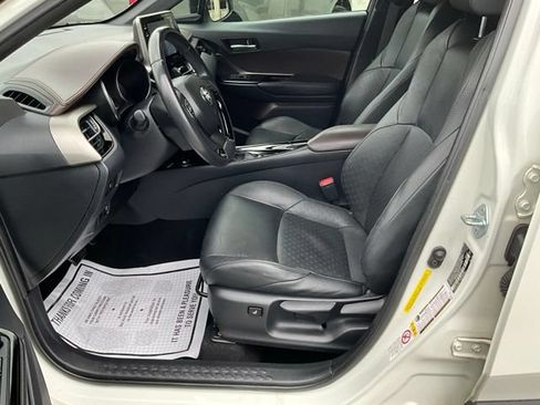 Used 2019 Toyota C-HR Limited FWD image 4