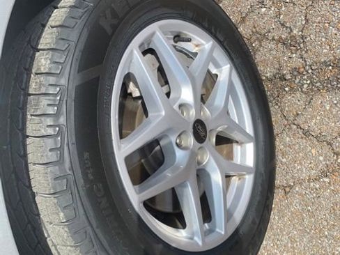 Used 2024 Ford Edge SEL image 9