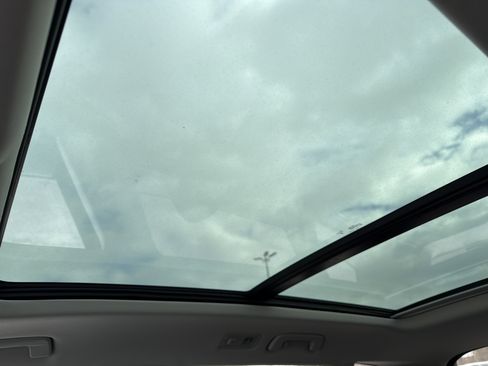 Used 2024 Volkswagen Taos SE image 30