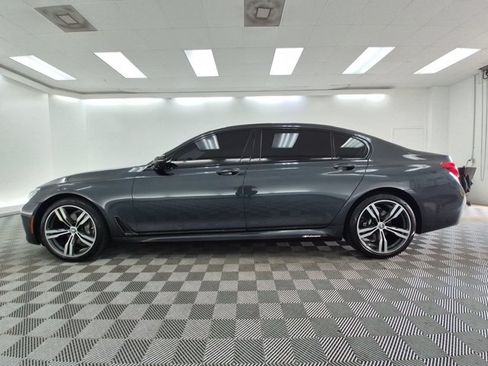 Used 2019 BMW 740i w/ Executive Package RWD image 8