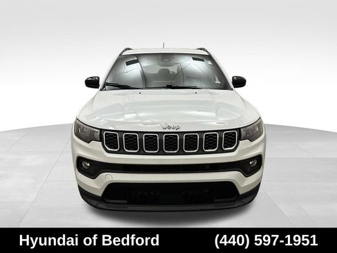 Used 2024 Jeep Compass Latitude AWD/4WD image 2