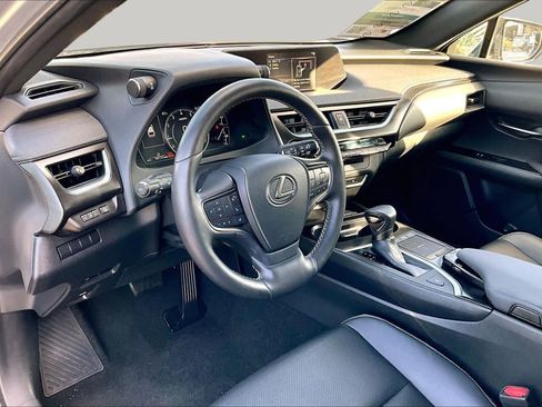 Used 2019 Lexus UX 200 w/ Premium Package FWD image 15