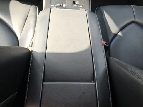 Used 2022 Toyota Highlander XLE FWD image 36