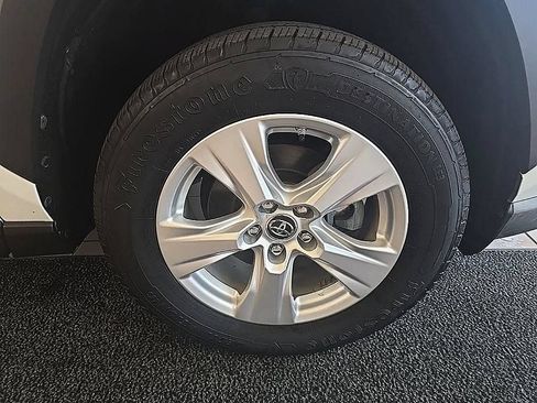 Used 2019 Toyota RAV4 LE AWD/4WD image 40