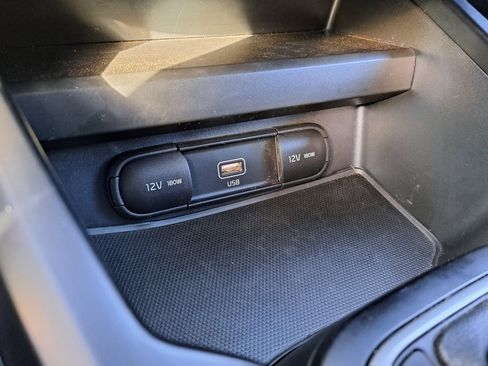 Used 2022 Kia Soul LX image 16