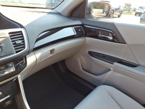 Used 2017 Honda Accord LX image 19