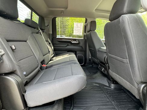 Used 2024 GMC Sierra 2500 SLE w/ SLE Value Package; AWD/4WD image 17